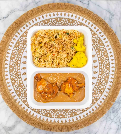 Kipborrelboutjes • satésaus • nasi • gele bloemkool