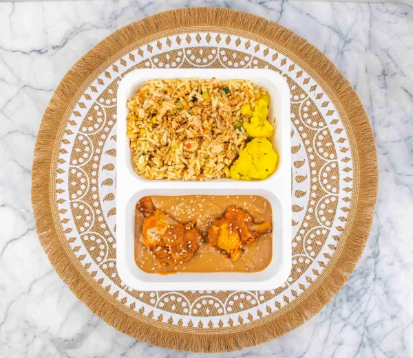 9.-Kipboutje-in-satesaus-met-nasi-en-gele-bloemkool-scaled Kipborrelboutjes • satésaus • nasi • gele bloemkool