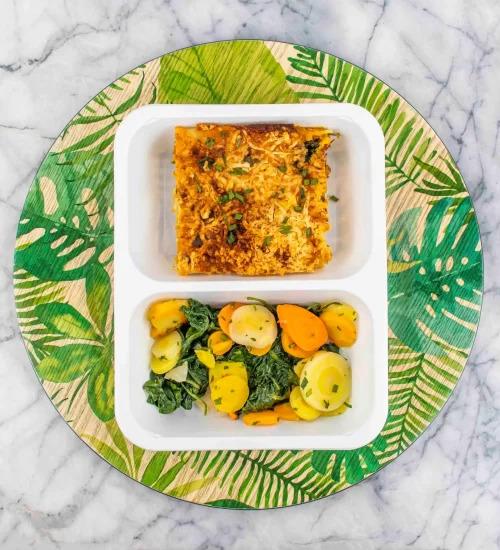 Vega lasagne bolognese • gemengde groenten • kaassaus