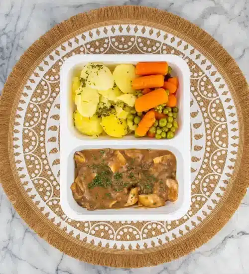 Kipstoofpot • gekookte aardappels • gemengde groenten