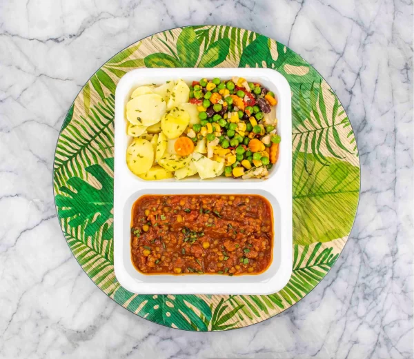 VEGA-Rode-curry-_-aubergine-_-linzen-_-tomaat-_-gekookte-aardappel-_-gemengde-groenten-scaled Vega rode curry • aubergine • linzen • tomaat • gekookte aardappel • gemengde groenten